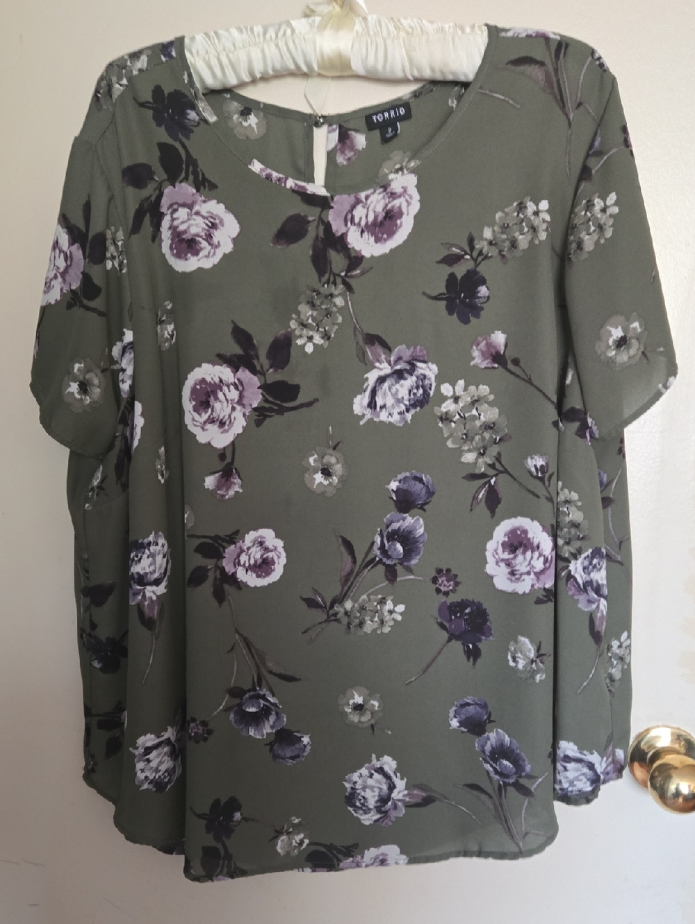 torrid Olive Green Floral Keyhole Short Sleeve Blouse